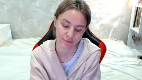 baby_kitte online show from 10-01-25, 04:07