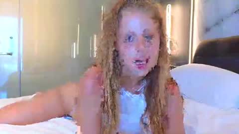 Snapshot of baby_leen chatting on 12-27-24, 08:56 Sharleen online show from 12-27-24, 08:56