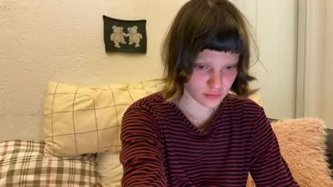 Snapshot of baby_meimei chatting on 12-10-24, 07:43 mei online show from 12-10-24, 07:43