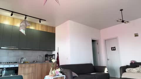 mei online show from 10-23-25, 04:34