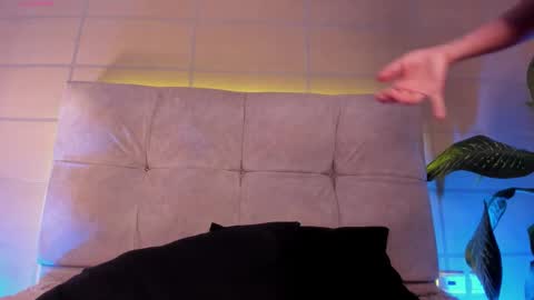 Moon online show from 10-10-25, 06:01