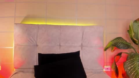 Moon online show from 10-21-25, 04:24