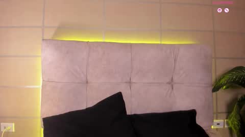 Moon online show from 10-30-25, 03:52