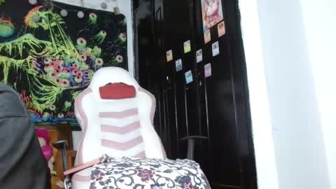 baby_quetzal online show from 12-07-24, 04:31