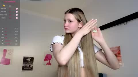 Snapshot of baby_ruth chatting on 11-01-25, 08:44 Ruth online show from 11-01-25, 08:44