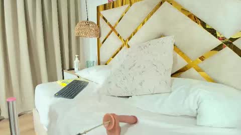 baby_scarleth_ online show from 12-17-25, 04:51