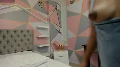 Snapshot of babyangel18_ chatting on 01-11-25, 04:46 ANGEL online show from 01-11-25, 04:46