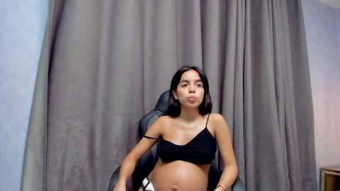 Snapshot of babyangel18_ chatting on 01-25-25, 07:49 ANGEL online show from 01-25-25, 07:49