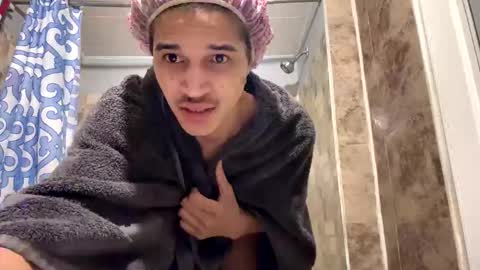 Snapshot of babyd0103 chatting on 12-19-25, 08:32 babyD online show from 12-19-25, 08:32