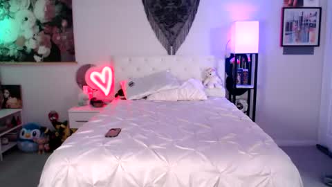 Snapshot of babyempathy chatting on 11-29-25, 07:22 akira online show from 11-29-25, 07:22