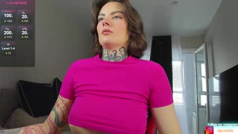 Snapshot of babyjustbomb chatting on 02-13-25, 03:29 Daru online show from 02-13-25, 03:29