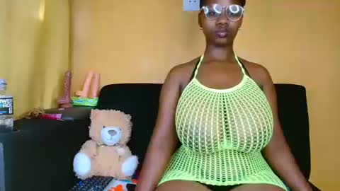 Snapshot of babyluciax chatting on 05-11-26, 12:22 babyluciax online show from 05-11-26, 12:22