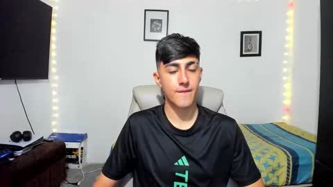 Snapshot of babymaik chatting on 10-17-25, 05:32 babymaik online show from 10-17-25, 05:32