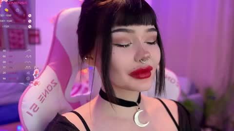 Snapshot of babyroxynill chatting on 05-19-26, 02:18 Nika online show from 05-19-26, 02:18
