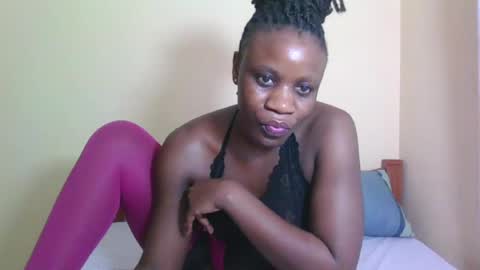 Snapshot of babyrozillah chatting on 07-06-26, 07:05 PRISCILLAH online show from 07-06-26, 07:05