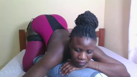 Snapshot of babyrozillah chatting on 07-26-26, 07:21 PRISCILLAH online show from 07-26-26, 07:21