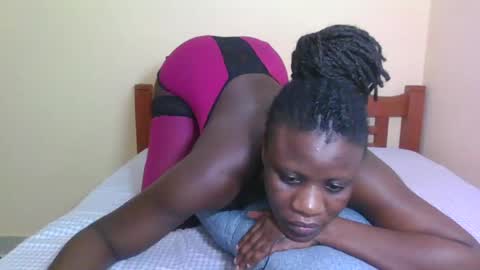 Snapshot of babyrozillah chatting on 07-28-26, 07:04 PRISCILLAH online show from 07-28-26, 07:04