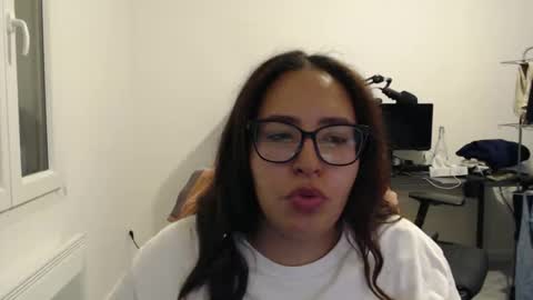 Snapshot of babyy_l chatting on 10-12-25, 12:15 Baby girl online show from 10-12-25, 12:15