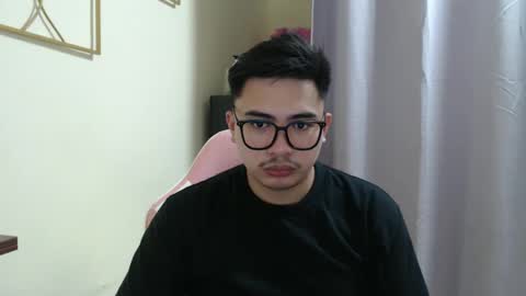 Snapshot of badboy_hanns chatting on 11-15-25, 06:48 HANNS online show from 11-15-25, 06:48