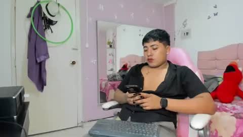 Snapshot of badboyjuan_ chatting on 05-11-26, 02:50 JUAN online show from 05-11-26, 02:50