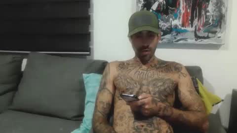Snapshot of badcouple_ chatting on 09-12-25, 03:28 BadCouple online show from 09-12-25, 03:28