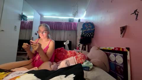 Snapshot of baddieprettypussy chatting on 04-14-26, 04:13 baddieprettypussy online show from 04-14-26, 04:13