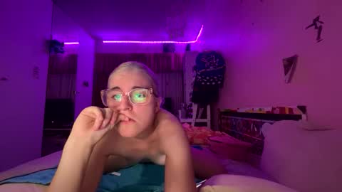 Snapshot of baddieprettypussy chatting on 04-18-26, 08:53 baddieprettypussy online show from 04-18-26, 08:53