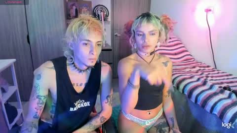 Snapshot of badeyes_crazylilgoat chatting on 04-08-26, 11:27 Dan Lila online show from 04-08-26, 11:27