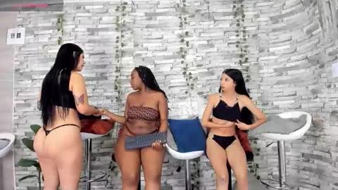 Snapshot of badgirls_000 chatting on 11-08-25, 11:10 candy and dayan online show from 11-08-25, 11:10