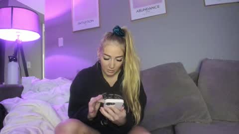 Snapshot of badgrljade chatting on 10-29-25, 02:03 Jade online show from 10-29-25, 02:03