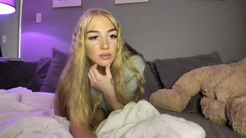 Snapshot of badgrljade chatting on 11-06-25, 03:29 Jade online show from 11-06-25, 03:29