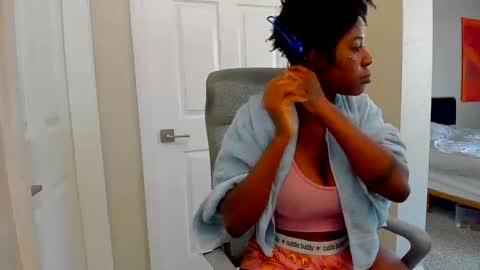Snapshot of badgurldnay chatting on 09-16-25, 03:24 badgurldnay online show from 09-16-25, 03:24