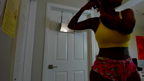 Snapshot of badgurldnay chatting on 09-17-25, 03:46 badgurldnay online show from 09-17-25, 03:46