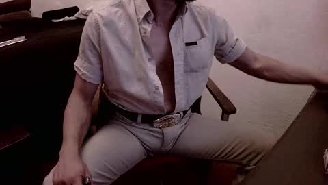 Mexican livin Off the Wall online show from 03-31-26, 03:52