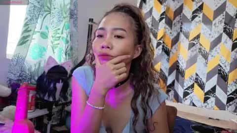 Snapshot of badlilbambi chatting on 09-14-25, 12:32 badlilbambi online show from 09-14-25, 12:32
