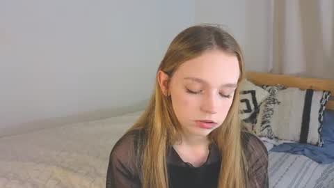 Snapshot of baeyoda chatting on 06-25-26, 04:11 Kate online show from 06-25-26, 04:11