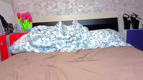 holly online show from 04-30-26, 03:40