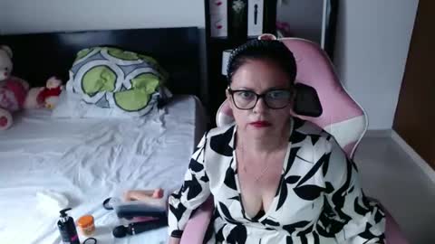 Snapshot of bailarina_atrevida chatting on 10-19-25, 03:23 sandra online show from 10-19-25, 03:23