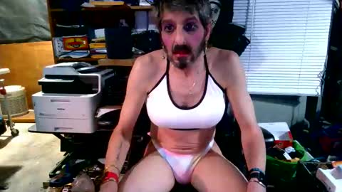 Snapshot of balddickstroking chatting on 11-17-25, 03:45 balddickstroking online show from 11-17-25, 03:45