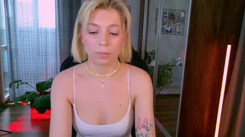 Elly online show from 05-08-26, 03:34