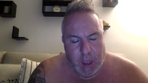 banana5289 online show from 11-05-25, 08:20