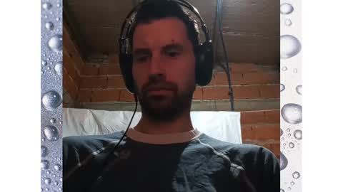 Snapshot of banana_argen_15 chatting on 12-17-24, 02:23 Ezequiel online show from 12-17-24, 02:23