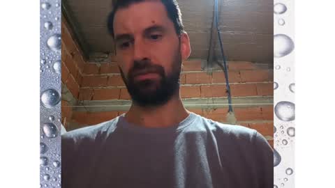 Snapshot of banana_argen_15 chatting on 12-27-24, 01:32 Ezequiel online show from 12-27-24, 01:32
