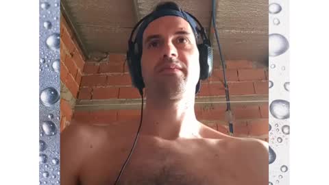 Snapshot of banana_argen_15 chatting on 01-16-25, 04:50 Ezequiel online show from 01-16-25, 04:50