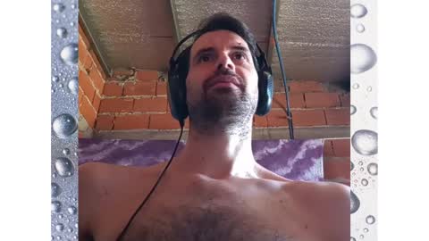 Snapshot of banana_argen_15 chatting on 01-29-25, 05:35 Ezequiel online show from 01-29-25, 05:35