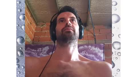 Snapshot of banana_argen_15 chatting on 01-31-25, 05:10 Ezequiel online show from 01-31-25, 05:10