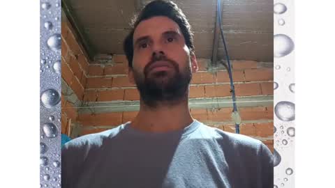 Snapshot of banana_argen_15 chatting on 02-05-25, 01:26 Ezequiel online show from 02-05-25, 01:26