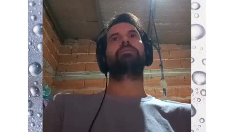 Snapshot of banana_argen_15 chatting on 02-14-25, 01:02 Ezequiel online show from 02-14-25, 01:02