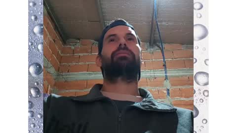 Snapshot of banana_argen_15 chatting on 02-15-25, 01:53 Ezequiel online show from 02-15-25, 01:53