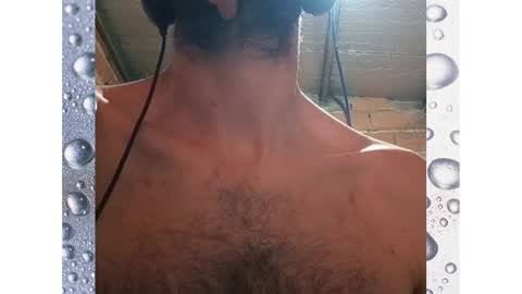 Snapshot of banana_argen_15 chatting on 02-20-25, 01:03 Ezequiel online show from 02-20-25, 01:03